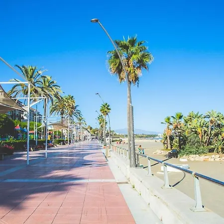 아파트 Spectacular Beachfront Apartment 에스테포나