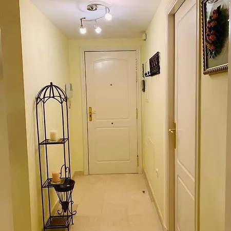 Spectacular Beachfront Apartment 에스테포나