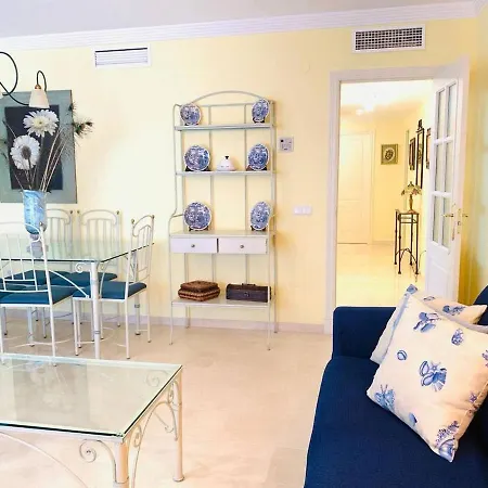 Spectacular Beachfront Apartment דירה *