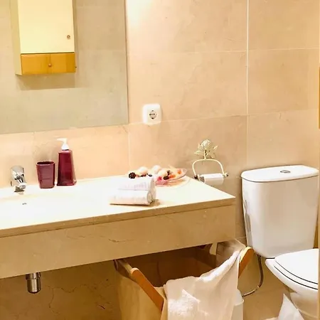 Spectacular Beachfront Apartment דירה אסטפונה