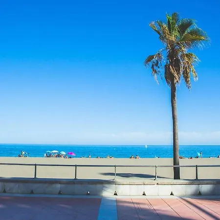 Spectacular Beachfront Apartment דירה אסטפונה